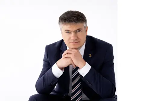 Адвокат для бизнеса Ижевск — Денис Самохвалов, с 2001 года. Коммерческие споры, договоры, защита активов.   