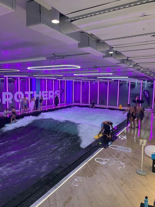 Аренда искусственной волны для серфинга в Surf Brothers Сколково