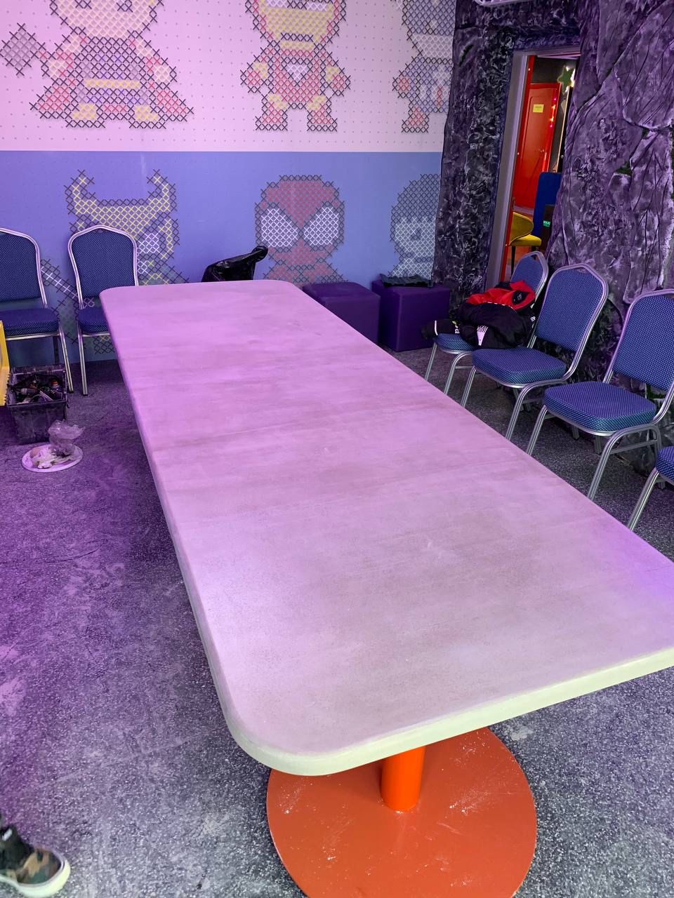 Стол из бетона