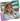 Счастливая студентка колледжа улыбается, работает за ноутбуком, проходит обучение по управлению бухгалтерским учетом