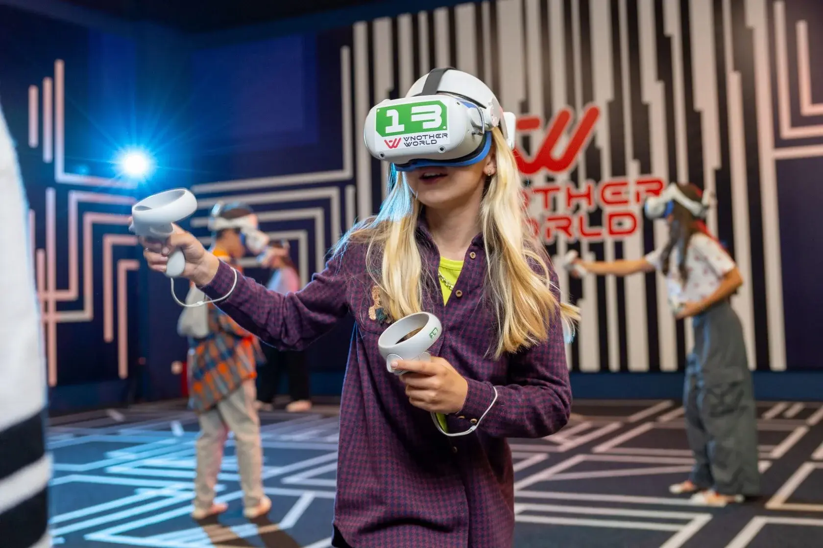 девочка в vr очках