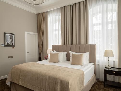 Номер Делюкс в Пестриков Отель 5* в Смоленске