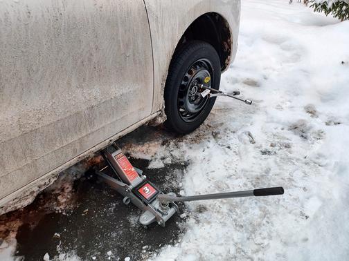 Выездной шиномонтаж в СПб 24 часа, мобильный шиномонтаж