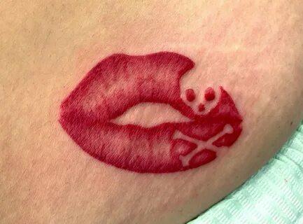 Помада для губ Flormar Kiss Me More Lip Tattoo