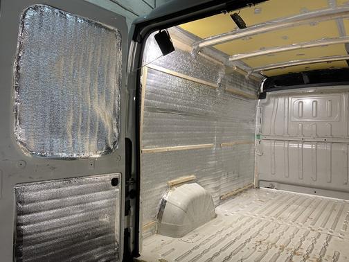 Утепление фургона в Москве по доступной цене в Furgonlab ...