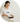 Профессиональный кондитер в розовом фартуке DELISH готовит шоколад, плавя и перемешивая шоколадные капли. Искусство создания изысканных сладостей вручную.