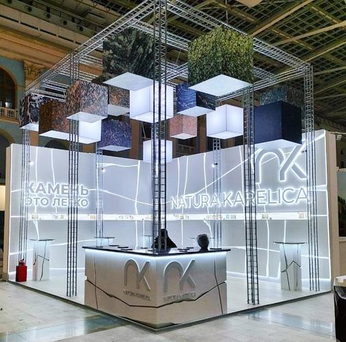 Подвесные кубы для выставочного стенда