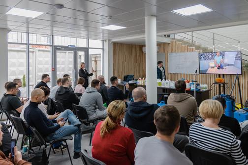 Мастер-классы по мытью остекления и химчистке мебели в Краснодаре