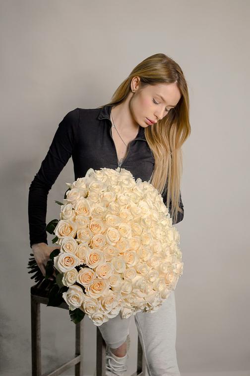 Эквадорские розы из цветочной лавки Flowery