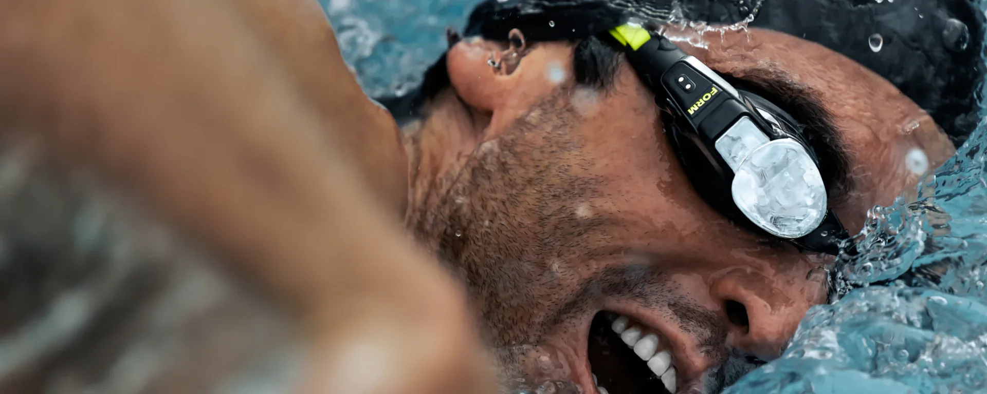 Smart swim 2 соединяет технологии и спорт в одном устройстве для плавания.