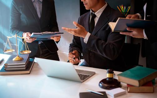 Юрист по корпоративному праву — услуги в Москве | Адвокат по ...