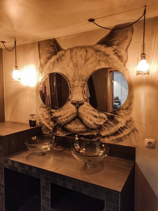 Домик с котом